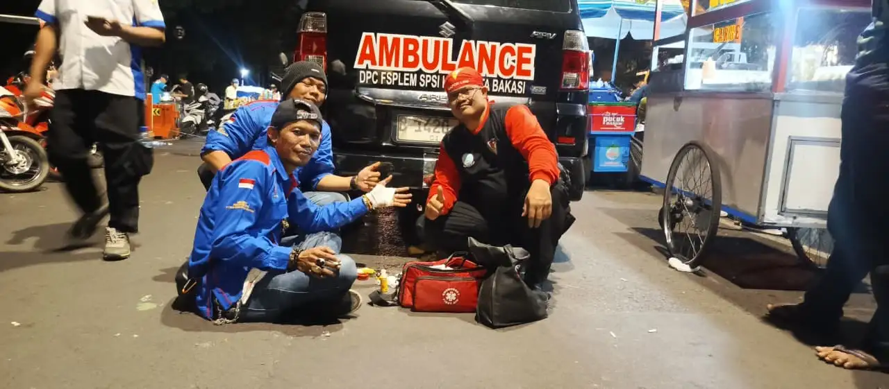 Di Balik Aksi Perjuangan Upah 2026, Ketua DPC FSP LEM SPSI Bekasi Sigap Bantu Massa Aksi yang Terluka