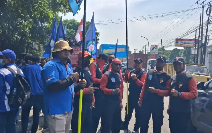 Ribuan Buruh BBM Gelar Aksi Solidaritas di PT Nirwana Lestari, Tuntut Cabut PHK 23 Karyawan