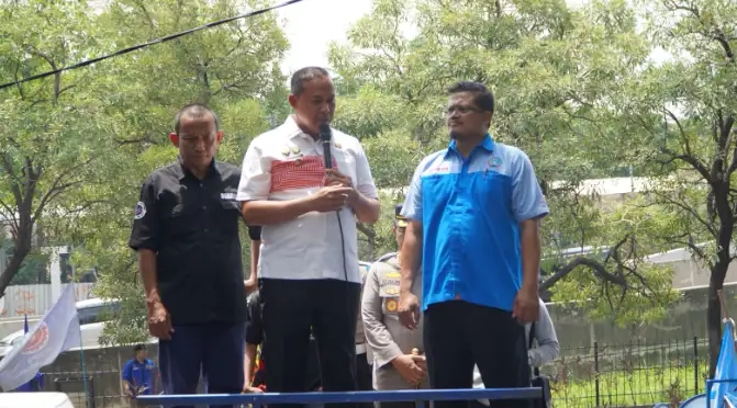 Buruh Bekasi Desak Kenaikan Upah 2026, Walikota Tri Adhianto Sambut Dialog Terbuka