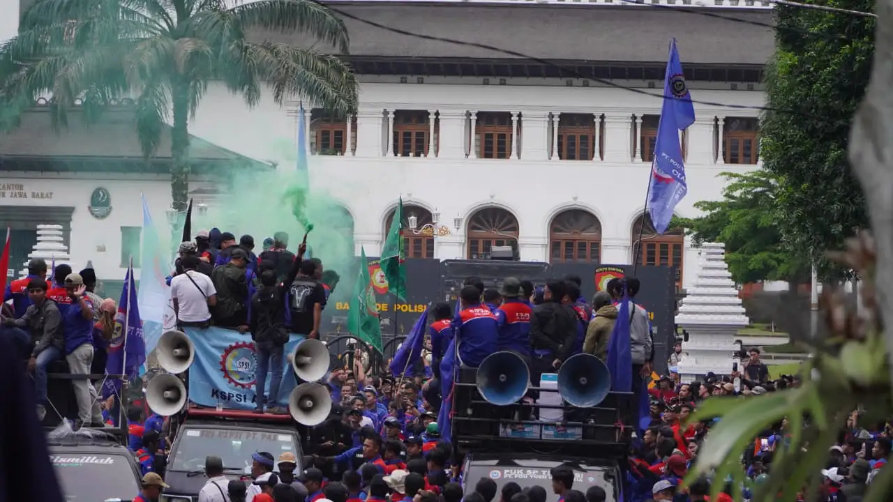 Gubernur Jawa Barat Resmi Tetapkan Upah Minimum Sektoral Kabupaten/Kota Tahun 2026